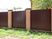 Преимущества заборов из профнастила