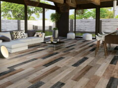 Лучшие примеры использования плитки под дерево в интерьере