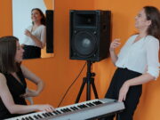 Когда необходимо брать уроки вокала?