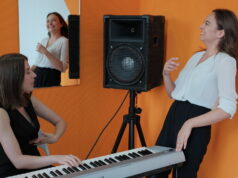 Когда необходимо брать уроки вокала?