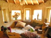 Саман: в чем его особенности и как он применяется в современном дизайне интерьеров?