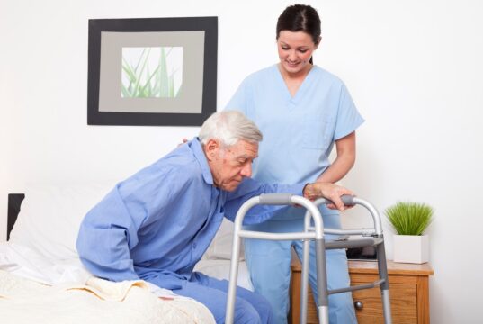 Ночная сиделка: уход за больными и пожилыми людьми