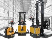 Самоходные штабелеры: виды и критерии выбора