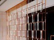 Изготовление изделий из стекла и зеркала на заказ: Виды, особенности и преимущества