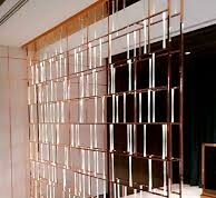 Изготовление изделий из стекла и зеркала на заказ: Виды, особенности и преимущества